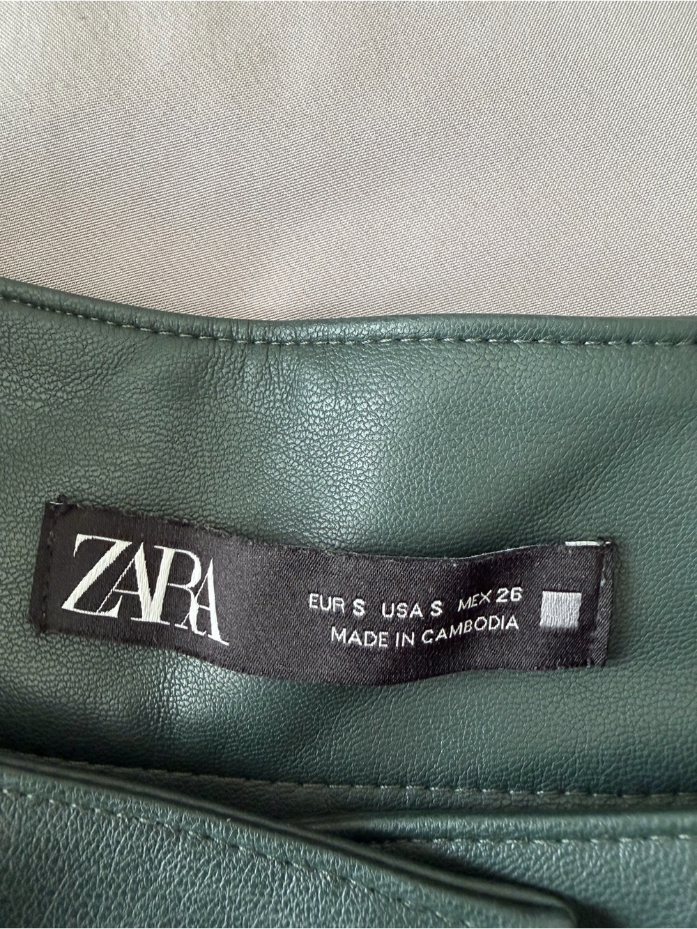 ZARA S Faux Leather Midi Skirt Green A-Line High Waist Panel Detail Pockets chic - Picture 9 of 10